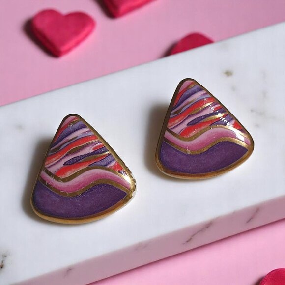 Vintage Hand Painted Triangle Clip On Earrings Purple Pink Ceramic Red Hat - Picture 1 of 5